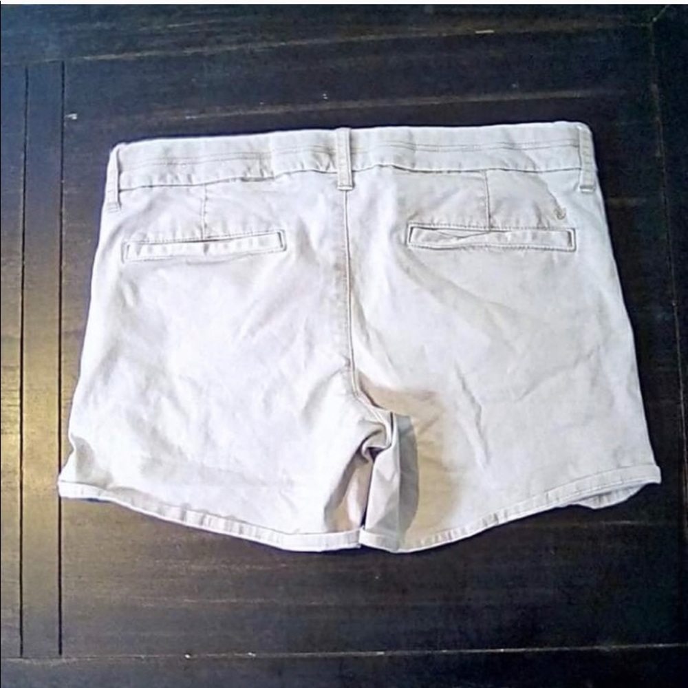 Size 10 American Eagle khaki shorts 5” inseam